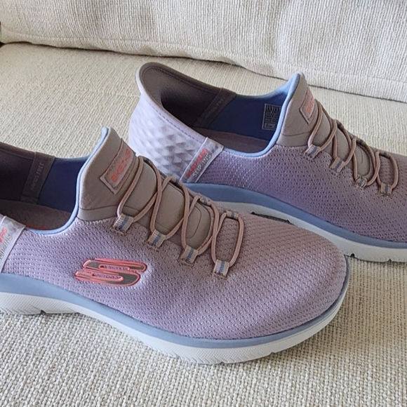 Women's Skechers - Picture 10 of 11